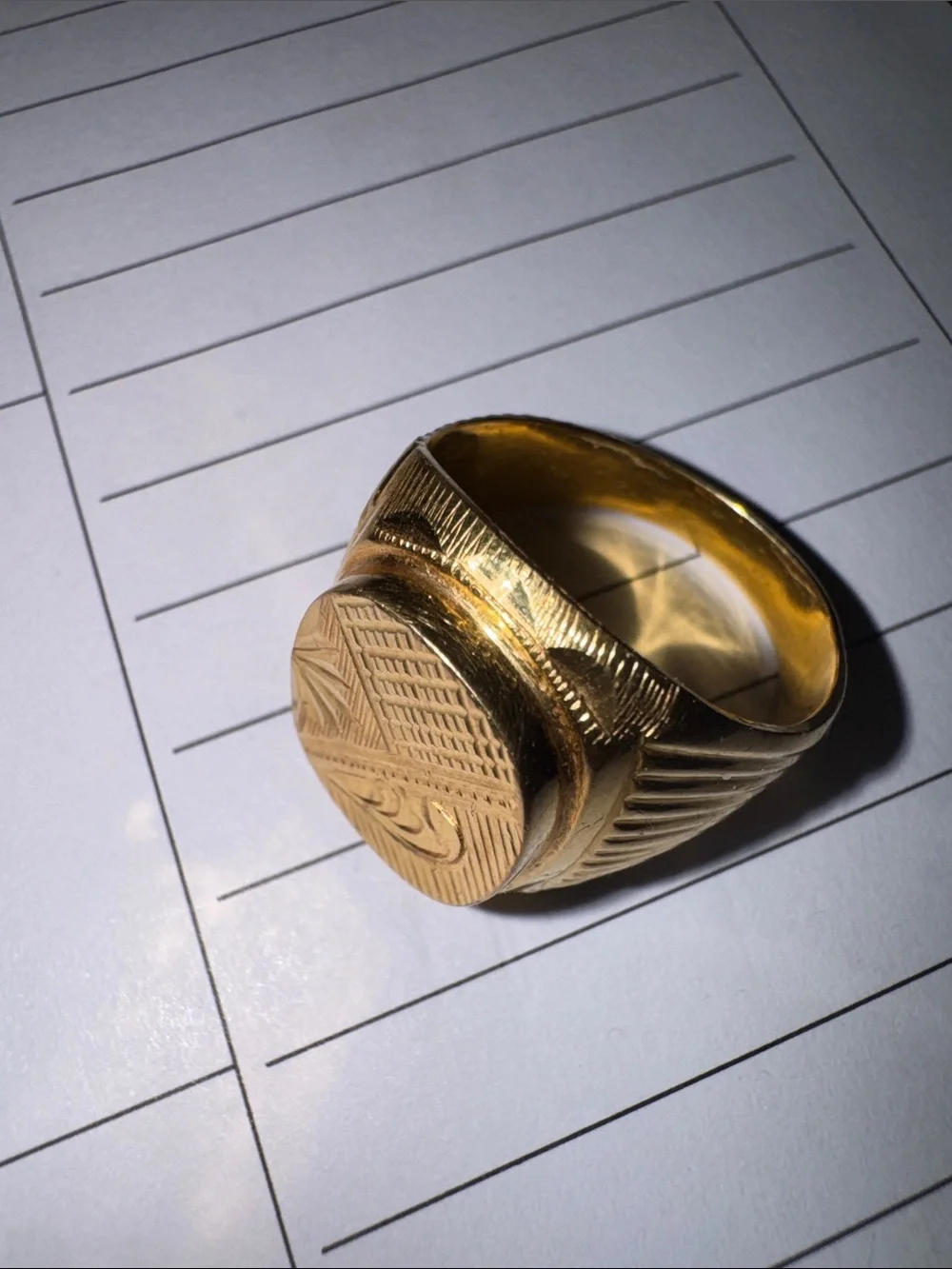 Solid 22 ct Gold Men's Engraved Signet Ring - Classic Style 11.45 grams